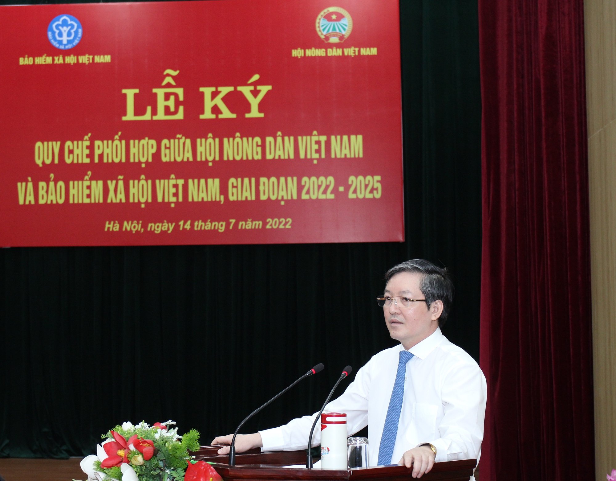 Hội Nông dân Việt Nam và Bảo hiểm xã hội Việt Nam ký quy chế phối hợp giai đoạn 2022-2025 - Ảnh 1.