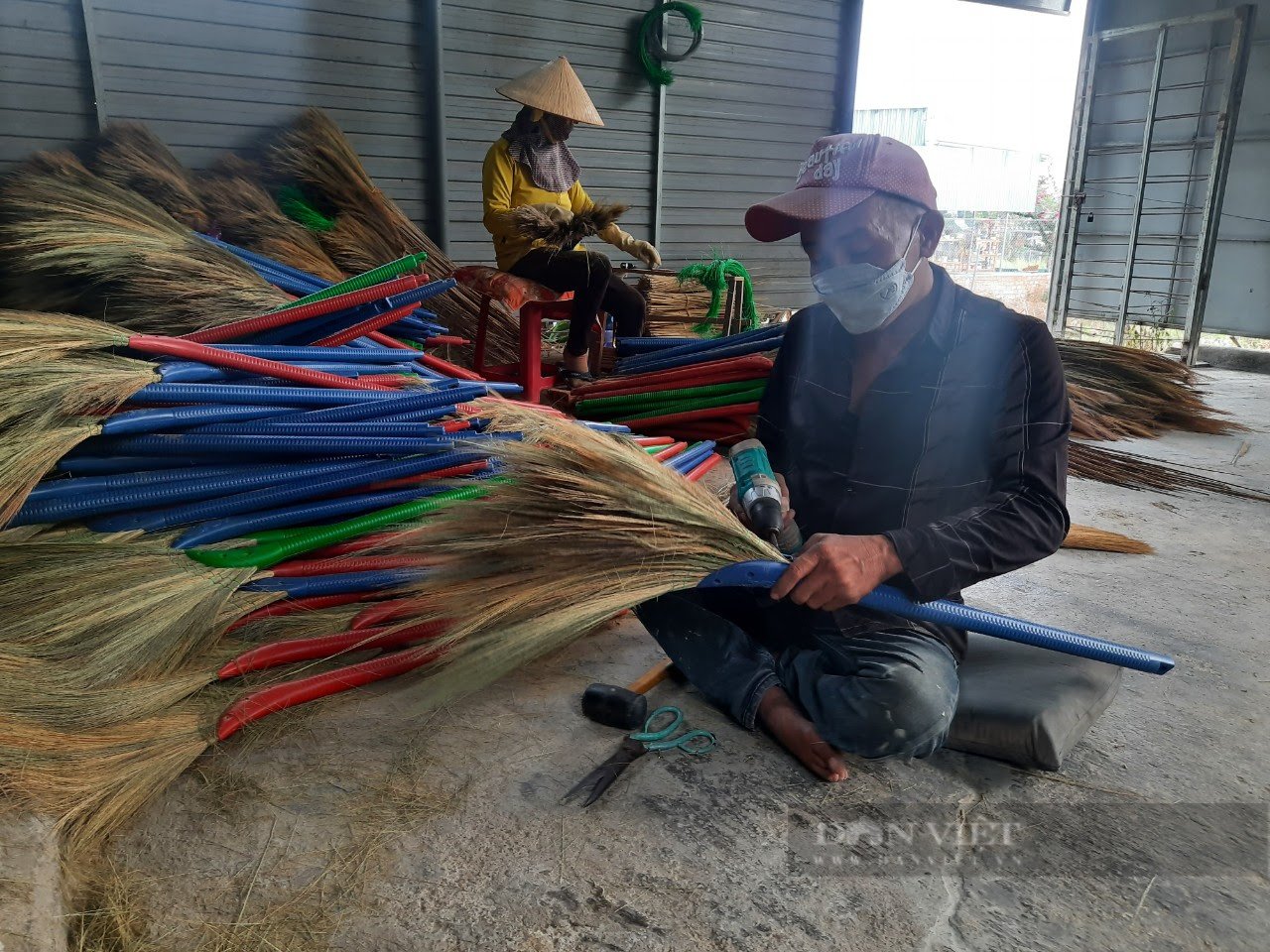 Chàng trai khuyết tật và hành trình giúp đỡ những người cùng cảnh ngộ - Ảnh 1.
