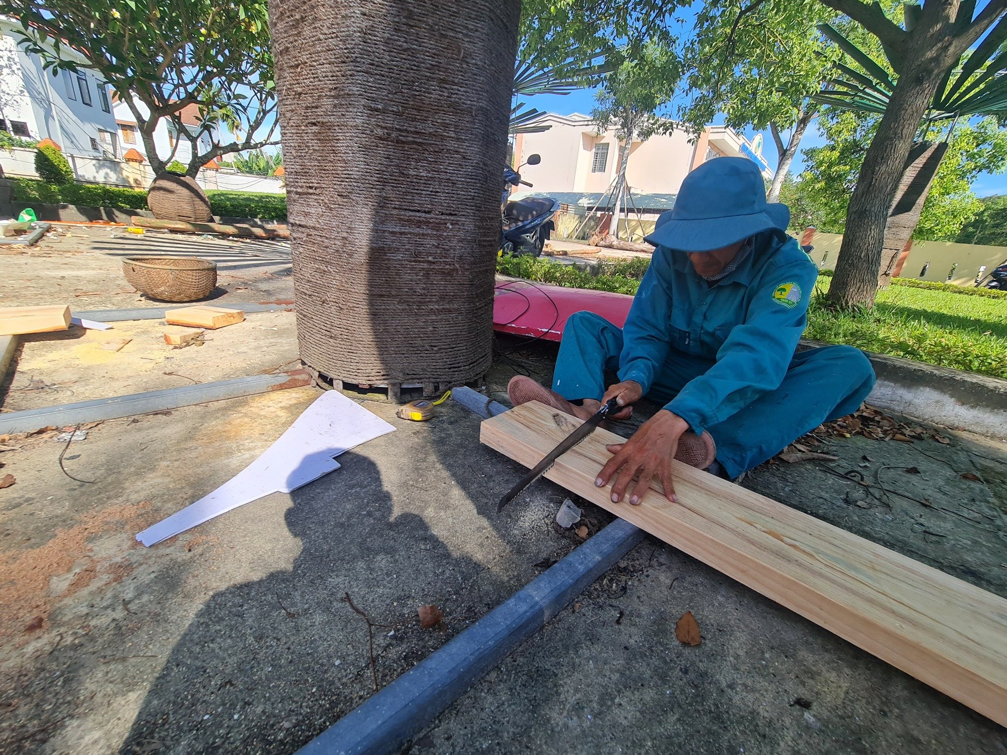 Vụ nhà tang lễ Tam Kỳ: Đơn vị làm đẹp cho thành phố nhận sai khi xả đồ ở nhà tang lễ - Ảnh 2.
