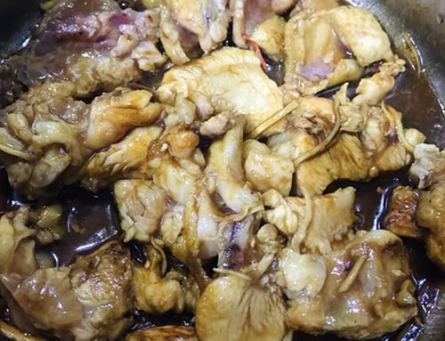 Kể chuyện làng: Gà kho mắm thơm - Đặc sản &quot;ăn lủng nồi cơm&quot; của làng cũ - Ảnh 3.