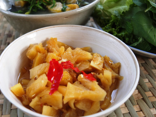 Kể chuyện làng: Gà kho mắm thơm - Đặc sản &quot;ăn lủng nồi cơm&quot; của làng cũ - Ảnh 1.