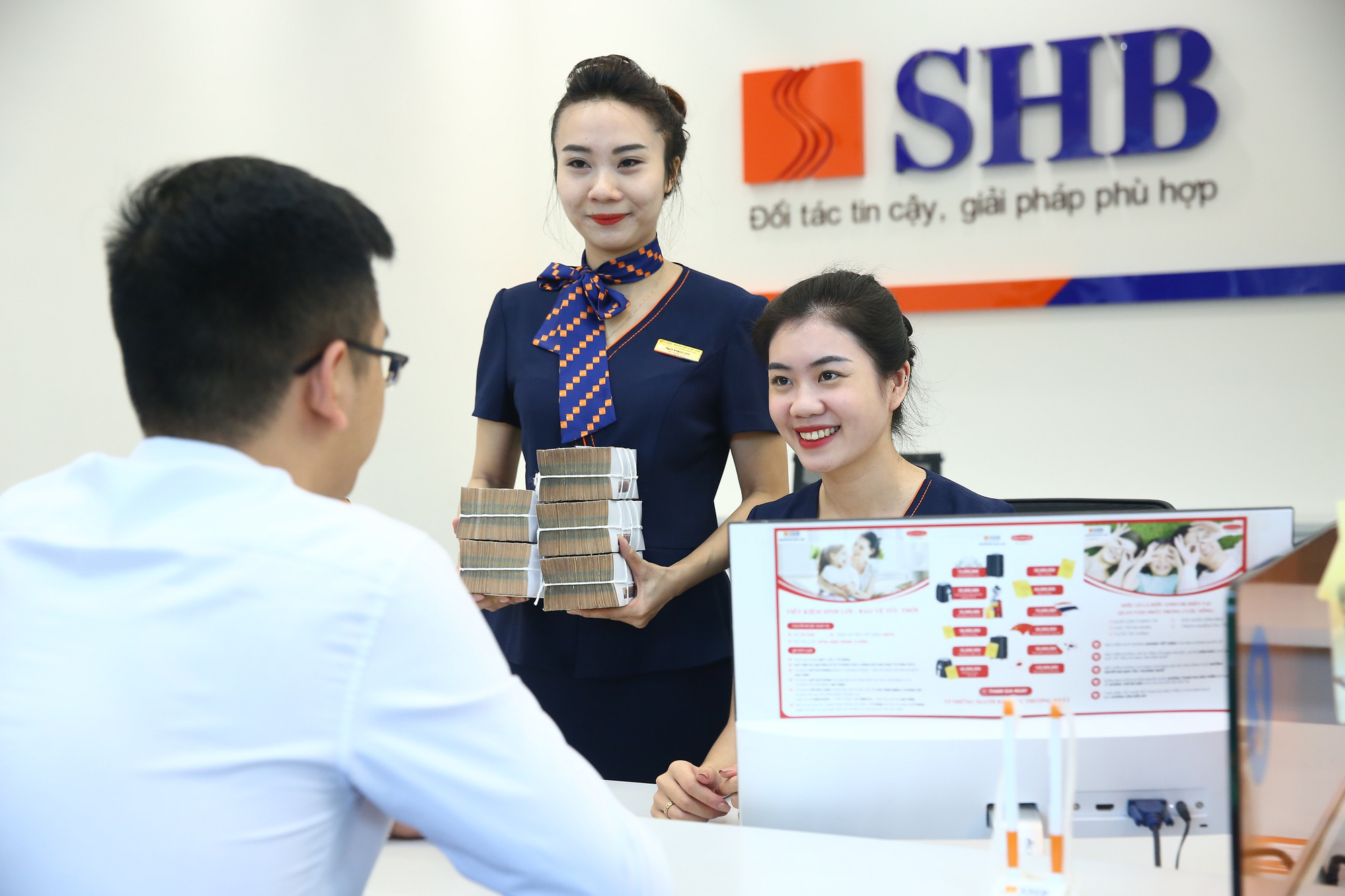 Hé lộ các ngân hàng thuộc TOP tốc độ tăng trưởng lợi nhuận &quot;khủng&quot;  - Ảnh 1.