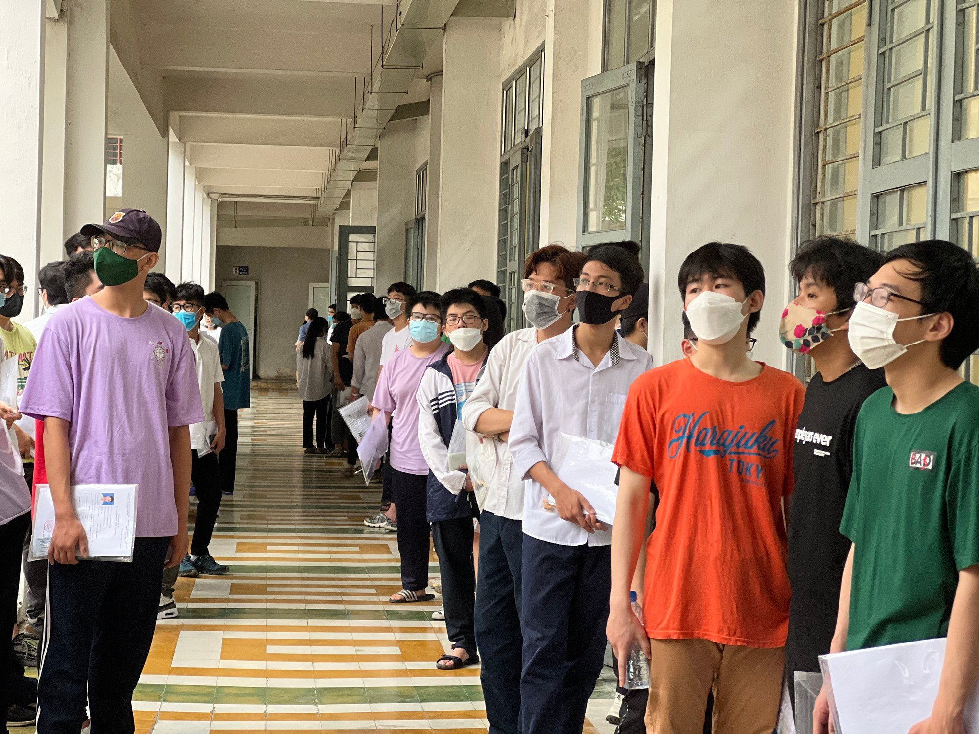 Hơn 7.000 thí sinh chính thức làm bài thi Đánh giá tư duy 2022, cạnh tranh vào 21 trường đại học - Ảnh 4.