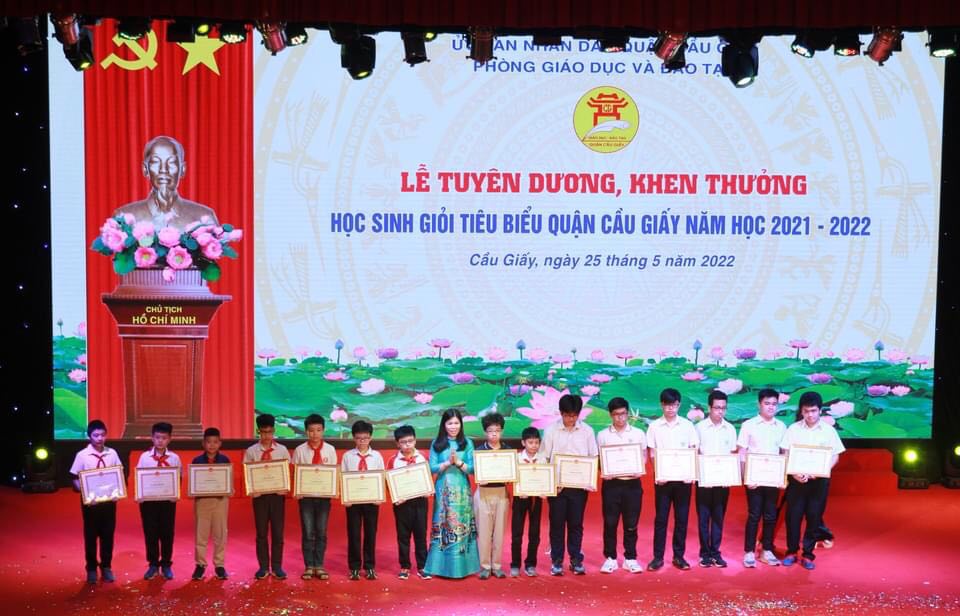 Cậu bé Hà Nội đang được các trường &quot;săn đón&quot; vào lớp 6, ông bố tiết lộ bí quyết từ năm con 2 tuổi - Ảnh 3.