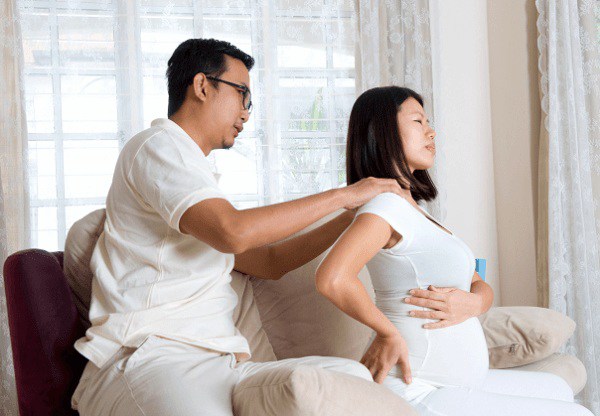 Chồng yêu vợ nhiều hay ít, xem anh có 5 hành động “bất thường” này trên giường không là biết - Ảnh 2.