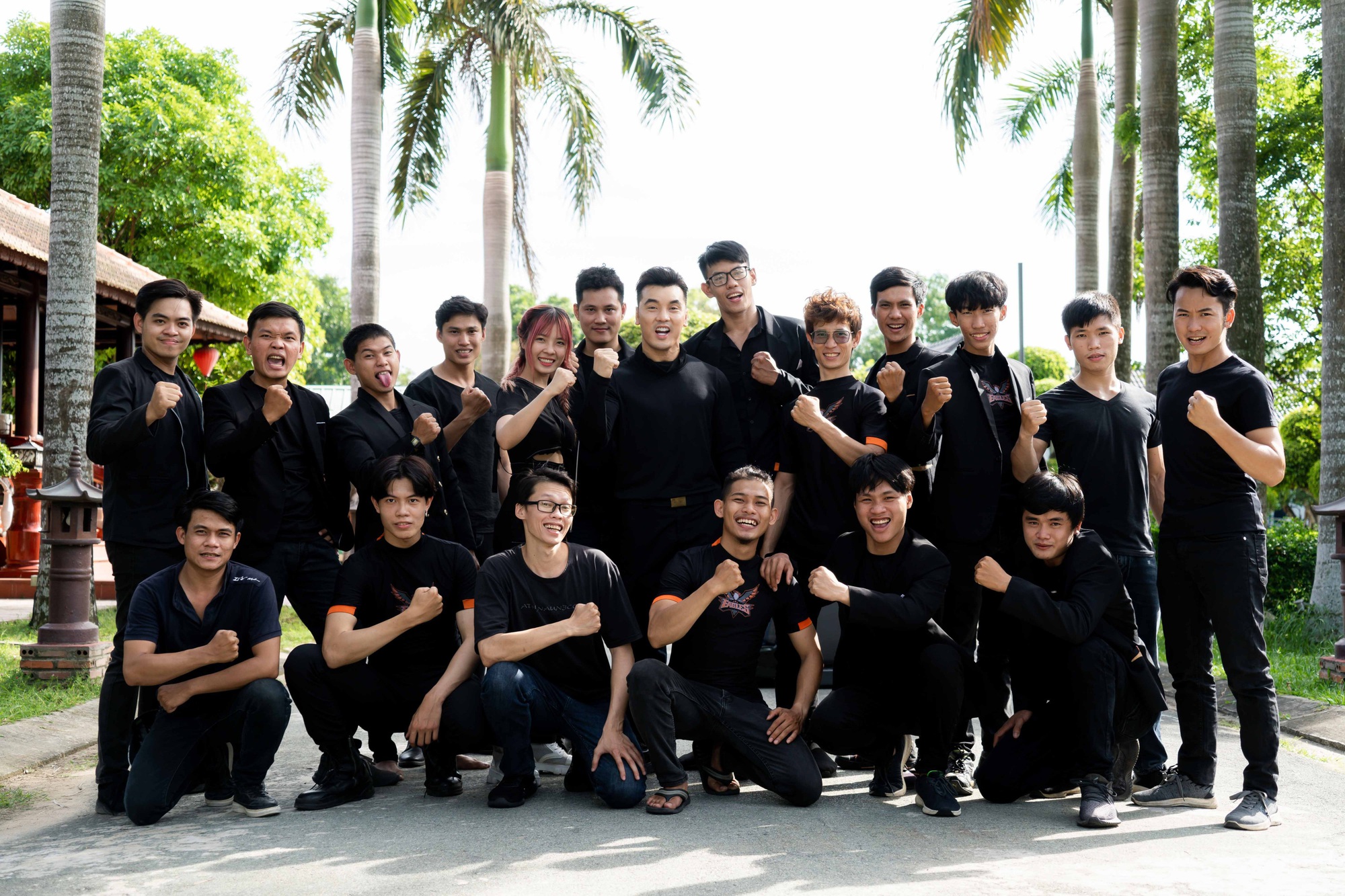Cậu bé bị ức hiếp thành đạo diễn võ thuật &quot;hot mạng&quot;, kiếm trăm triệu/tháng - Ảnh 4.