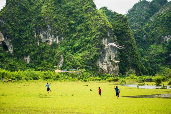 Đến xứ Lạng, ngắm cảnh sắc thanh bình miền thảo nguyên Yên Thịnh - Ảnh 1.