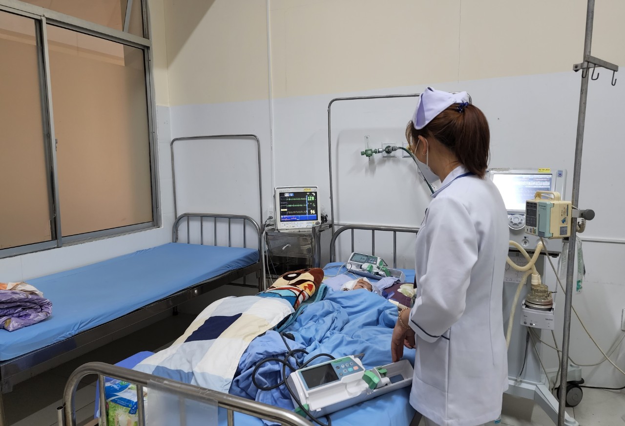 TIN NÓNG 24 GIỜ QUA: Bé 2 tuổi nghi bị bảo mẫu bạo hành chấn thương sọ não - Ảnh 1.