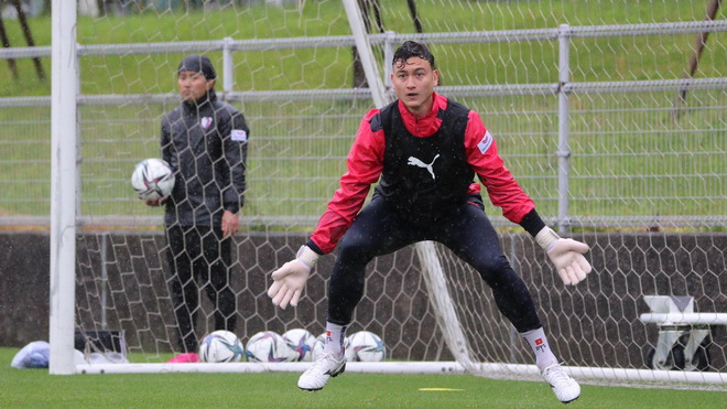 Đặng Văn Lâm gặp siêu cò châu Âu: Công khai muốn rời Cerezo Osaka, theo Quang Hải cứu vãn sự nghiệp? - Ảnh 1.