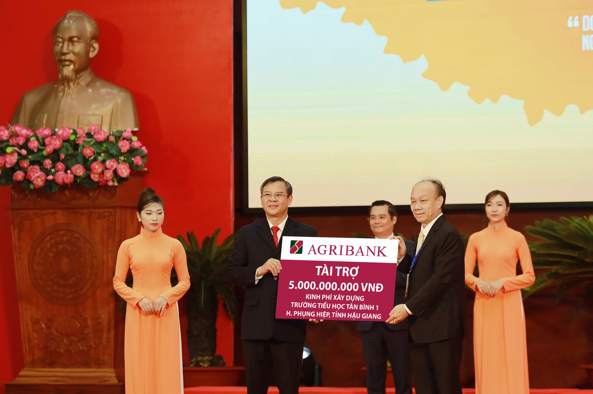 Agribank tài trợ 5 tỷ đồng xây dựng Trường Tiểu học tại huyện Phụng Hiệp, tỉnh Hậu Giang - Ảnh 2. Agribank tài trợ 5 tỷ đồng xây dựng Trường Tiểu học tại huyện Phụng Hiệp, tỉnh Hậu Giang - Ảnh 2.