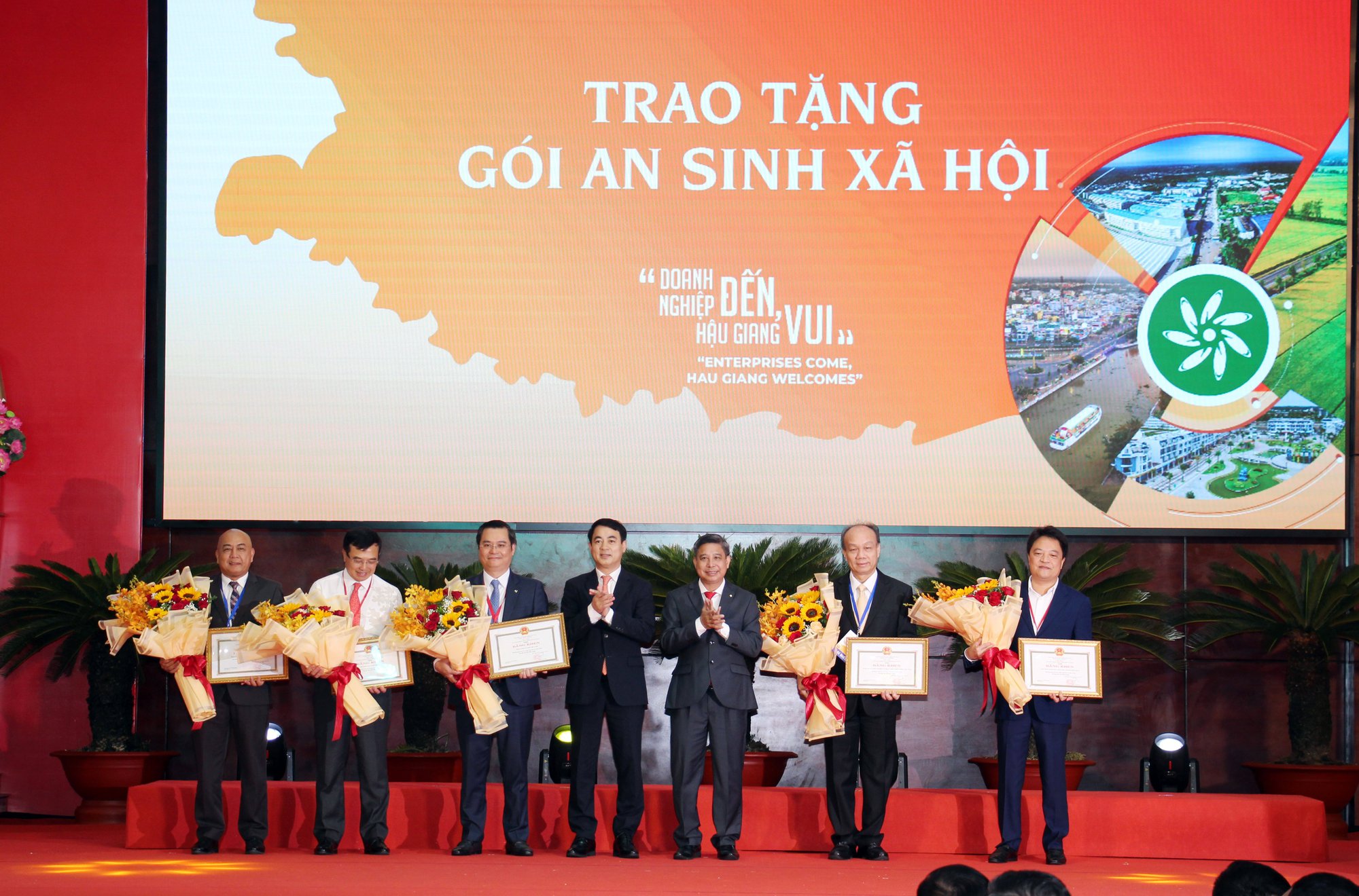 Agribank tài trợ 5 tỷ đồng xây dựng Trường Tiểu học tại huyện Phụng Hiệp, tỉnh Hậu Giang - Ảnh 3. Agribank tài trợ 5 tỷ đồng xây dựng Trường Tiểu học tại huyện Phụng Hiệp, tỉnh Hậu Giang - Ảnh 3.