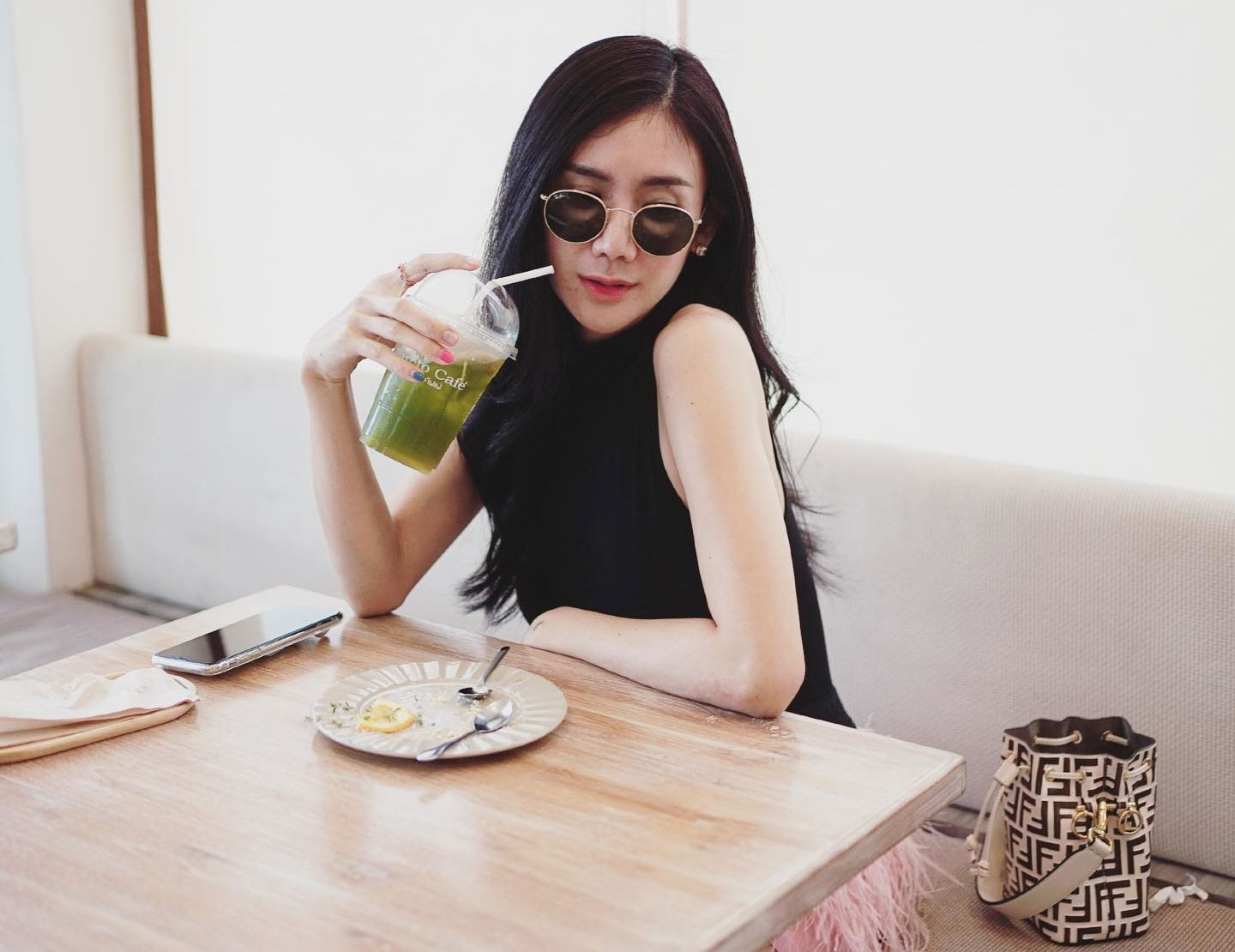 Vẻ quyến rũ khó cưỡng của bạn gái tiền đạo người Thái Lan - Ảnh 14.