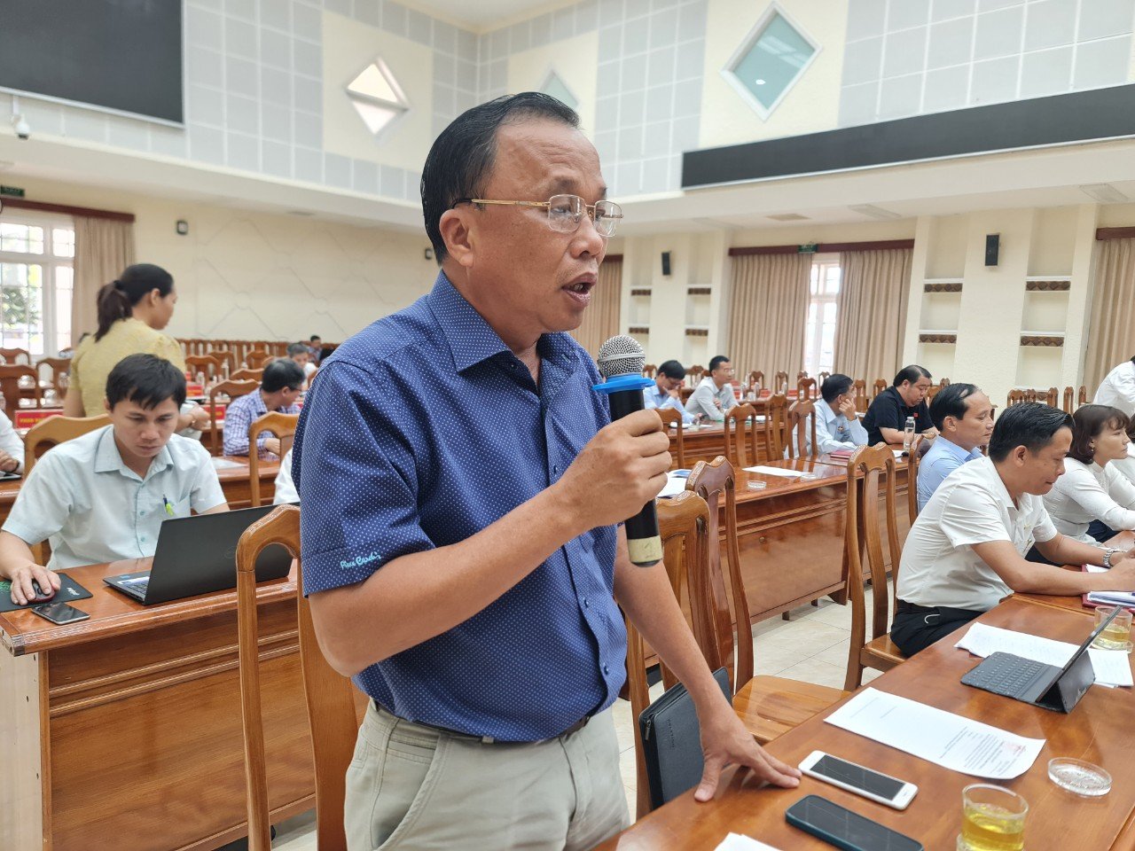Quảng Nam: Đại biểu HĐND bức xúc việc nhiều cán bộ còn sợ sai, sợ chịu trách nhiệm - Ảnh 4.