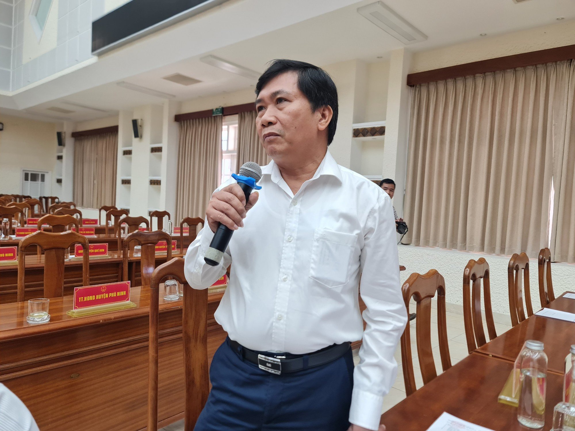 Quảng Nam: Đại biểu HĐND bức xúc việc nhiều cán bộ còn sợ sai, sợ chịu trách nhiệm - Ảnh 3.