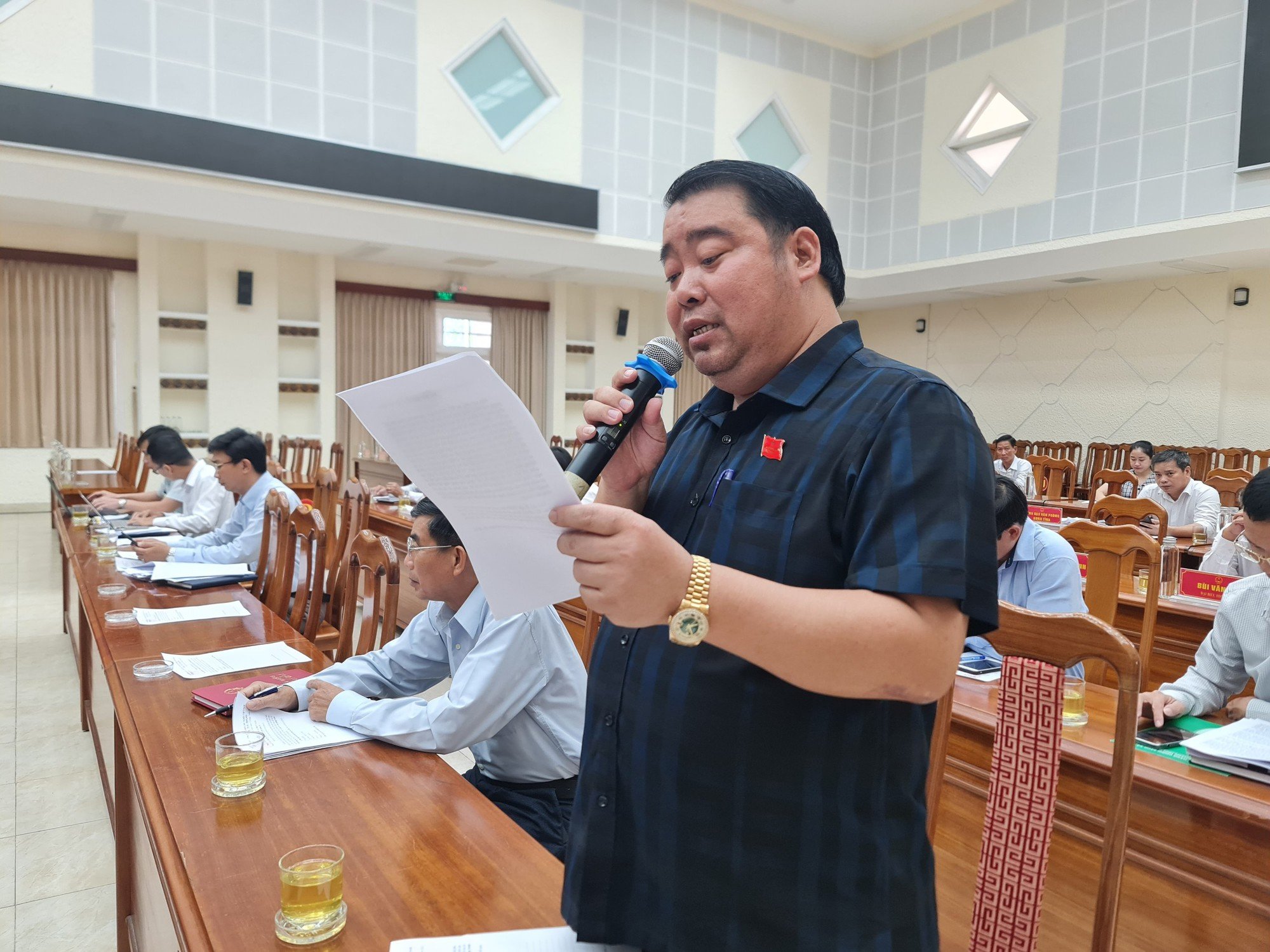 Quảng Nam: Đại biểu HĐND bức xúc việc nhiều cán bộ còn sợ sai, sợ chịu trách nhiệm - Ảnh 2.