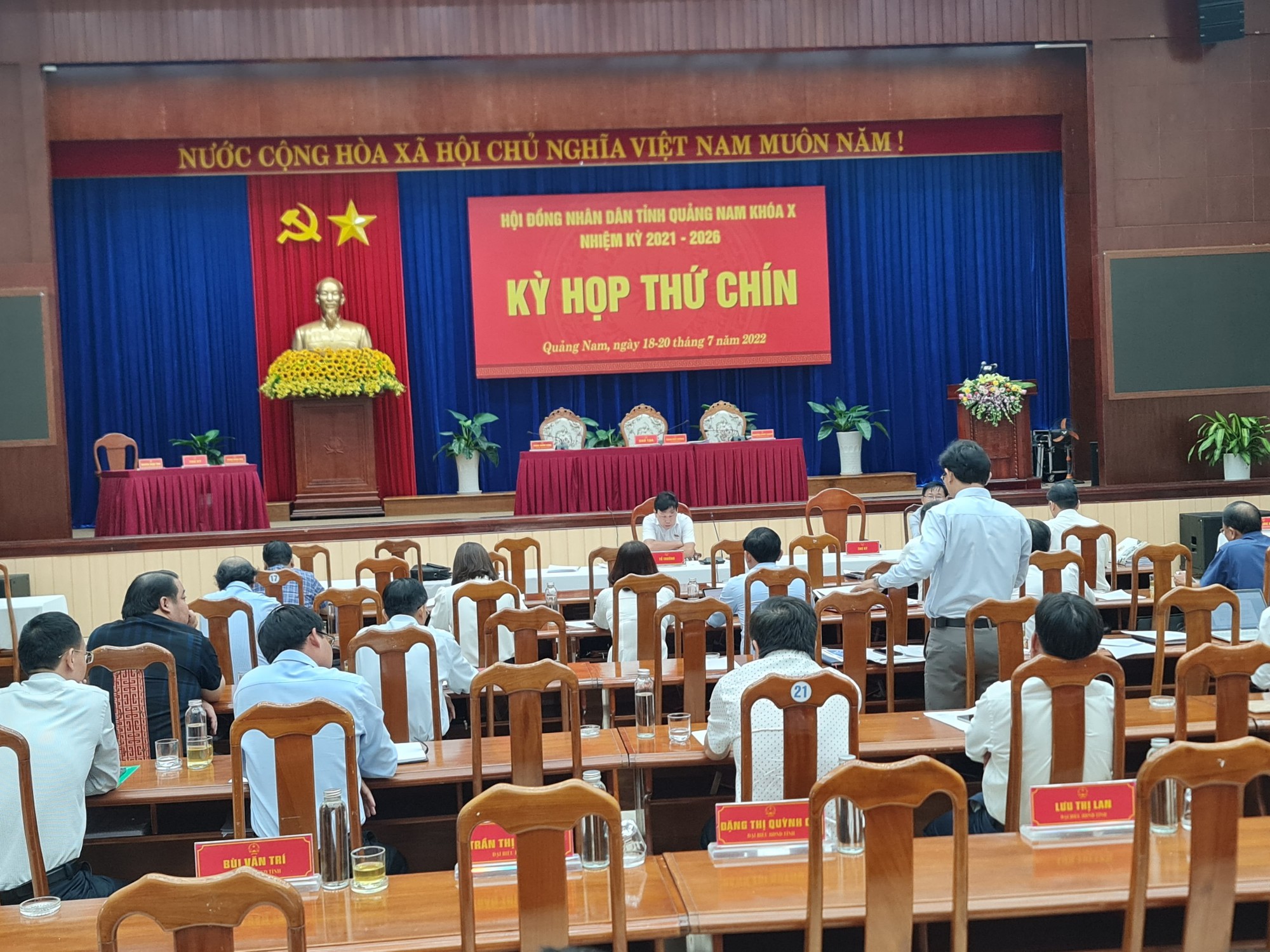 Quảng Nam: Đại biểu HĐND bức xúc việc nhiều cán bộ còn sợ sai, sợ chịu trách nhiệm - Ảnh 1.