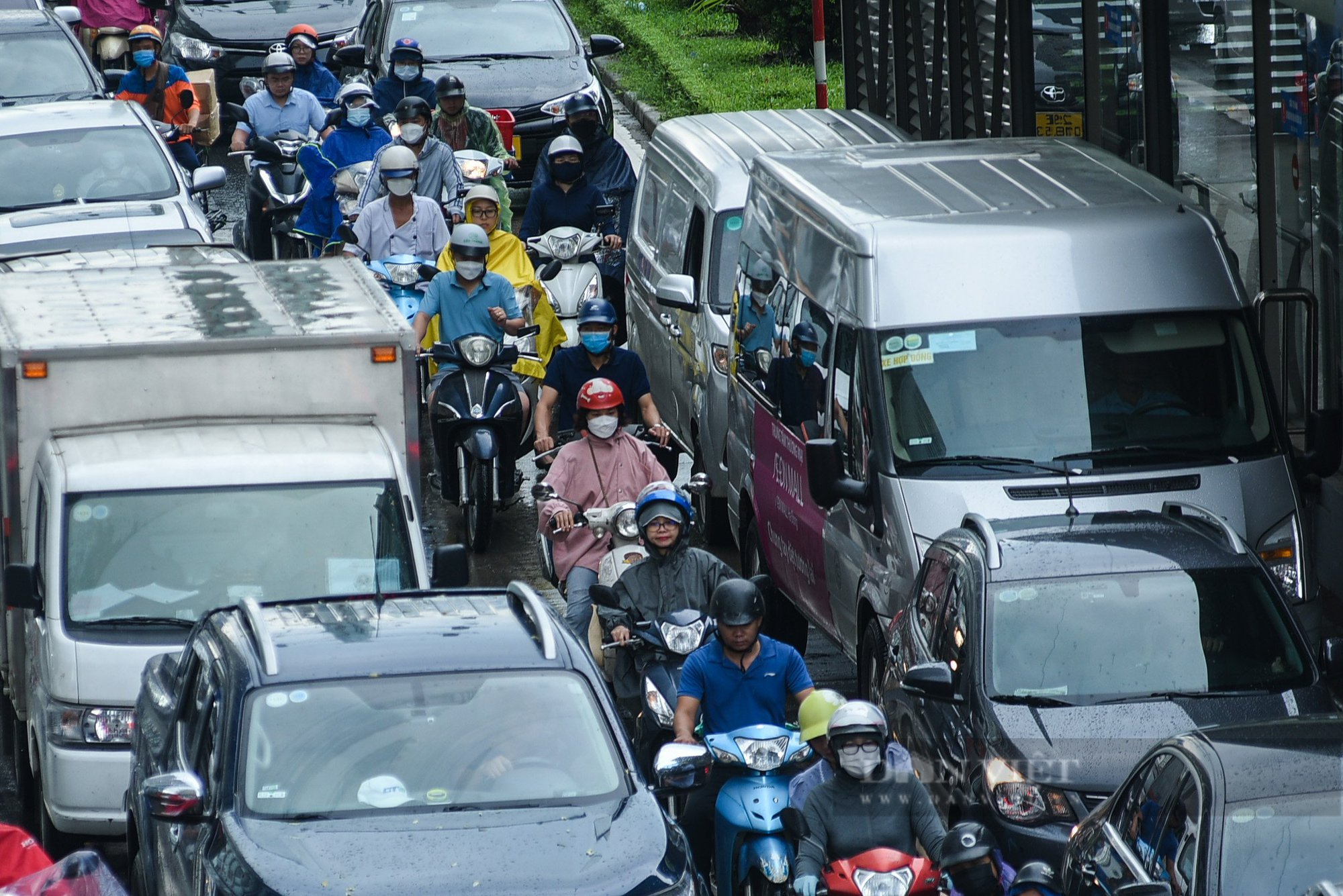 Hiện trạng sau 6 năm hoạt động của xe buýt BRT: Vắng khách và bị lấn làn riêng - Ảnh 15.