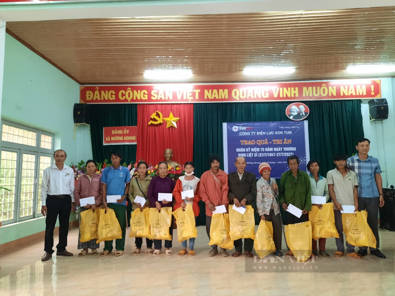  PC Kon Tum: Thăm, tặng quà cho người có công, gia đình chính sách, thương binh, liệt sĩ - Ảnh 1.