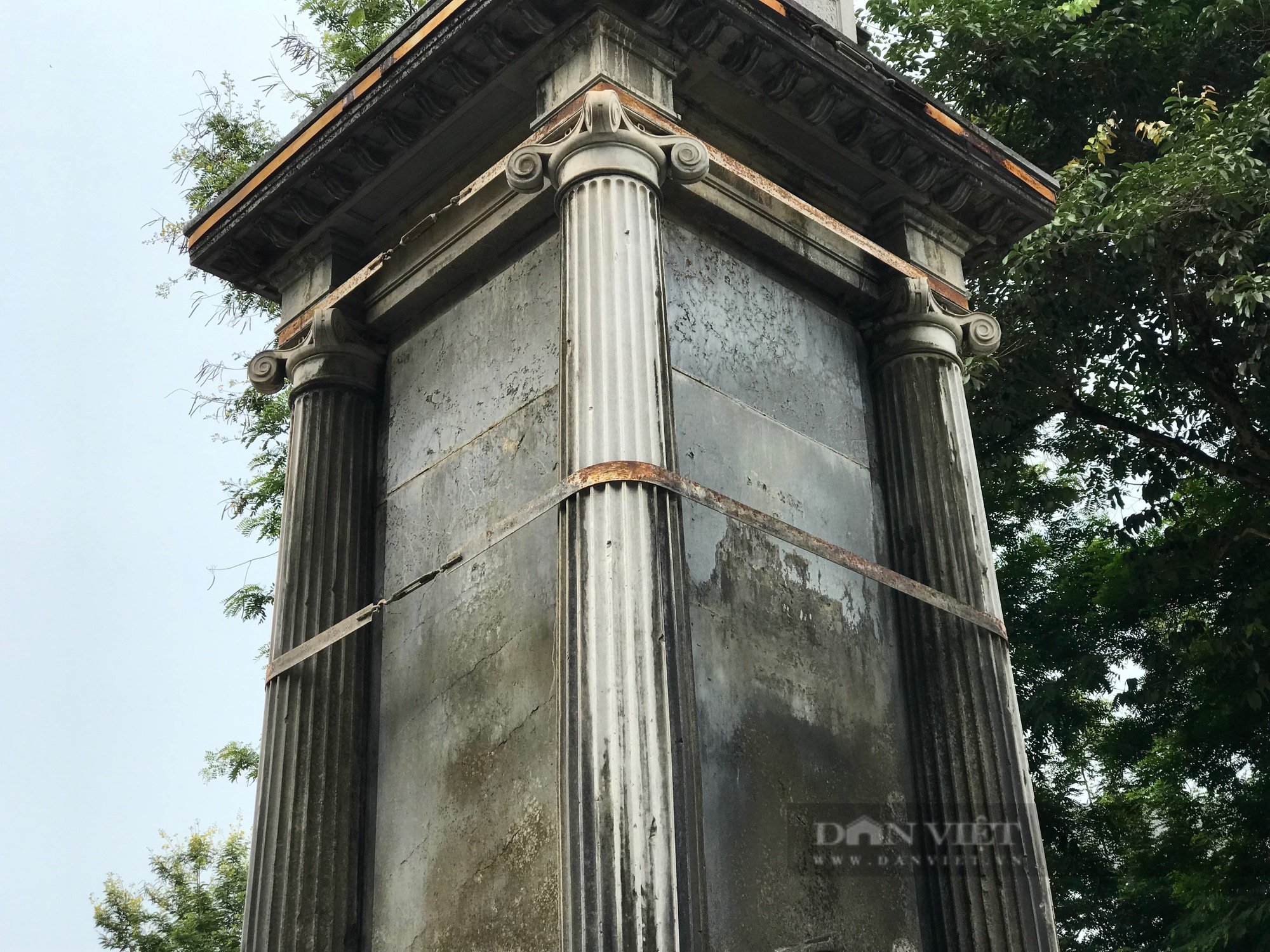 Kỳ bí lăng mộ trăm năm tuổi &quot;đeo đai sắt&quot; ở Vườn hoa con cóc Hà Nội  - Ảnh 7.