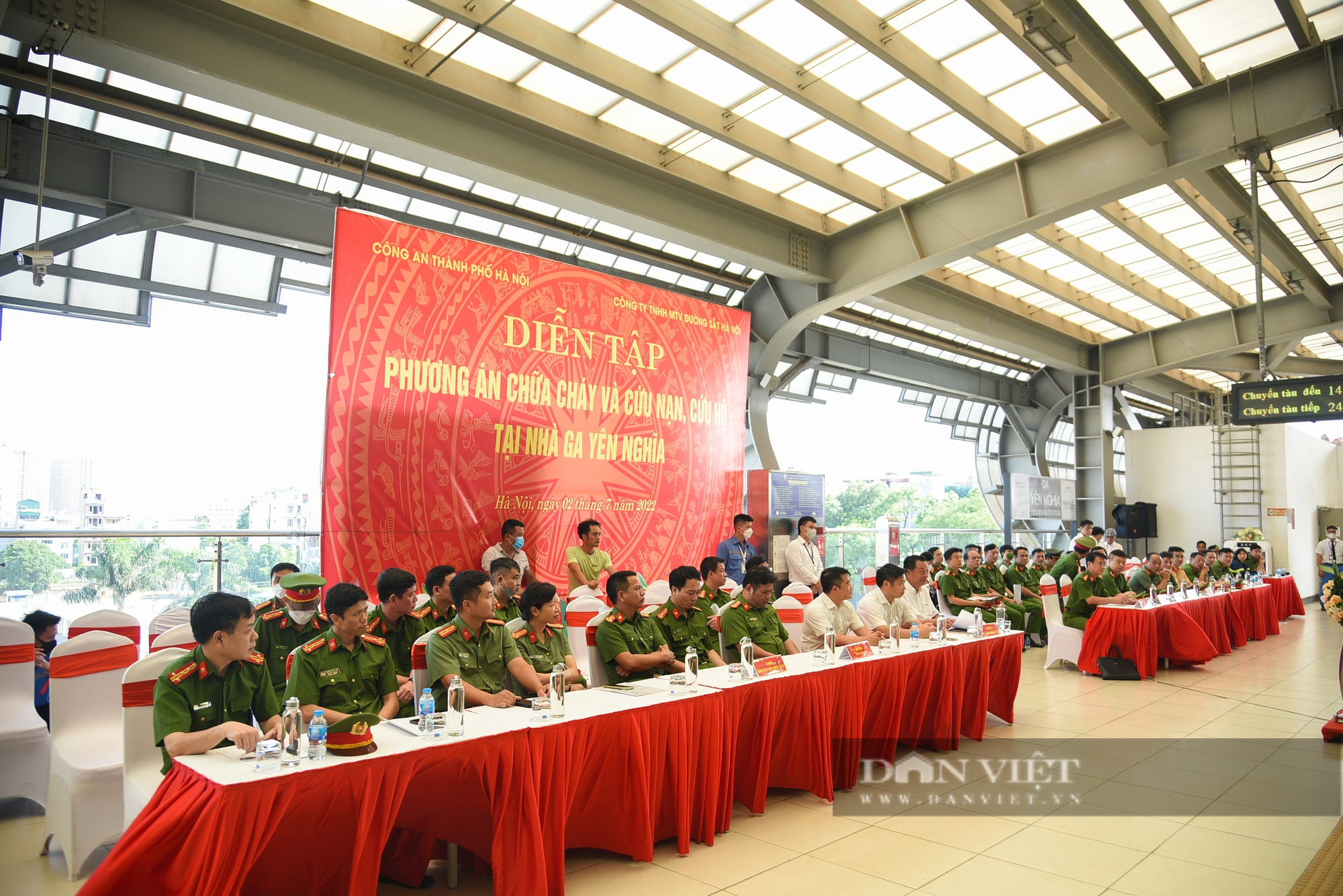 Diễn tập sự cố cháy nổ và cứu hộ cứu nạn trên tuyến đường sắt Cát Linh - Hà Đông - Ảnh 2.