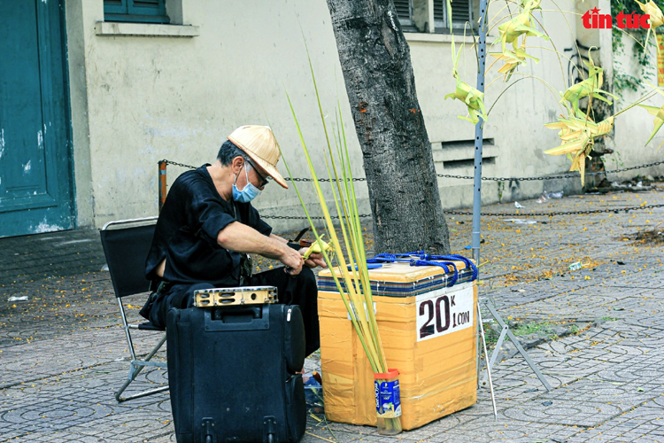 Người giữ lại tuổi thơ giữa lòng thành phố - Ảnh 2.