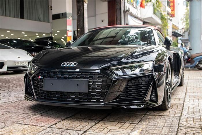 Siêu xe Audi R8 V10 Spyder 2022 vừa cập bến Việt Nam - Ảnh 3.
