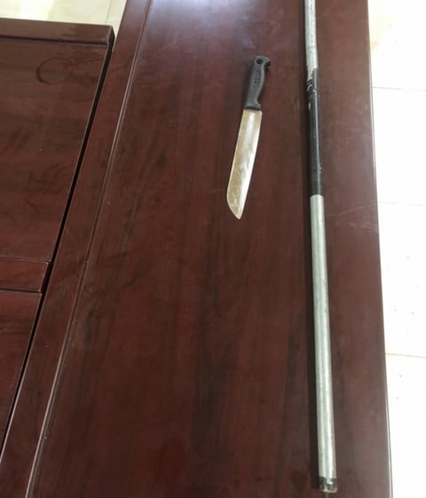 Trung úy công an bị chém trọng thương khi khống chế kẻ mang hung khí - Ảnh 2.