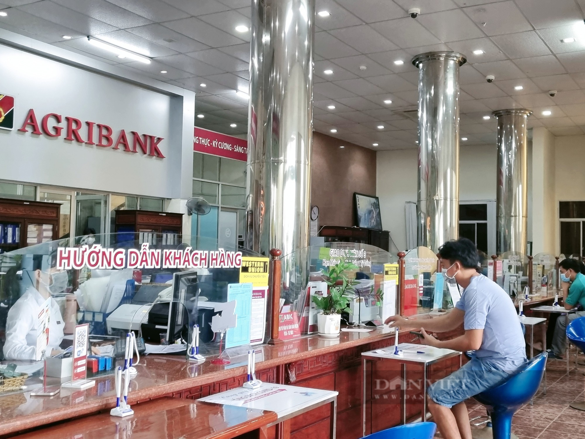 Agribank Bến Tre đồng hành cùng người dân, doanh nghiệp vượt qua khó khăn hậu Covid-19 - Ảnh 5.