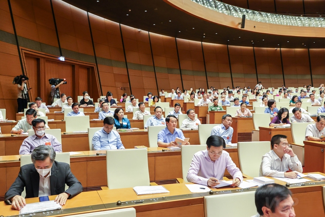 Thủ tướng: &quot;Nhiều người giàu lên vì đất, nghèo đi vì đất, tù tội cũng liên quan tới đất&quot; - Ảnh 2.