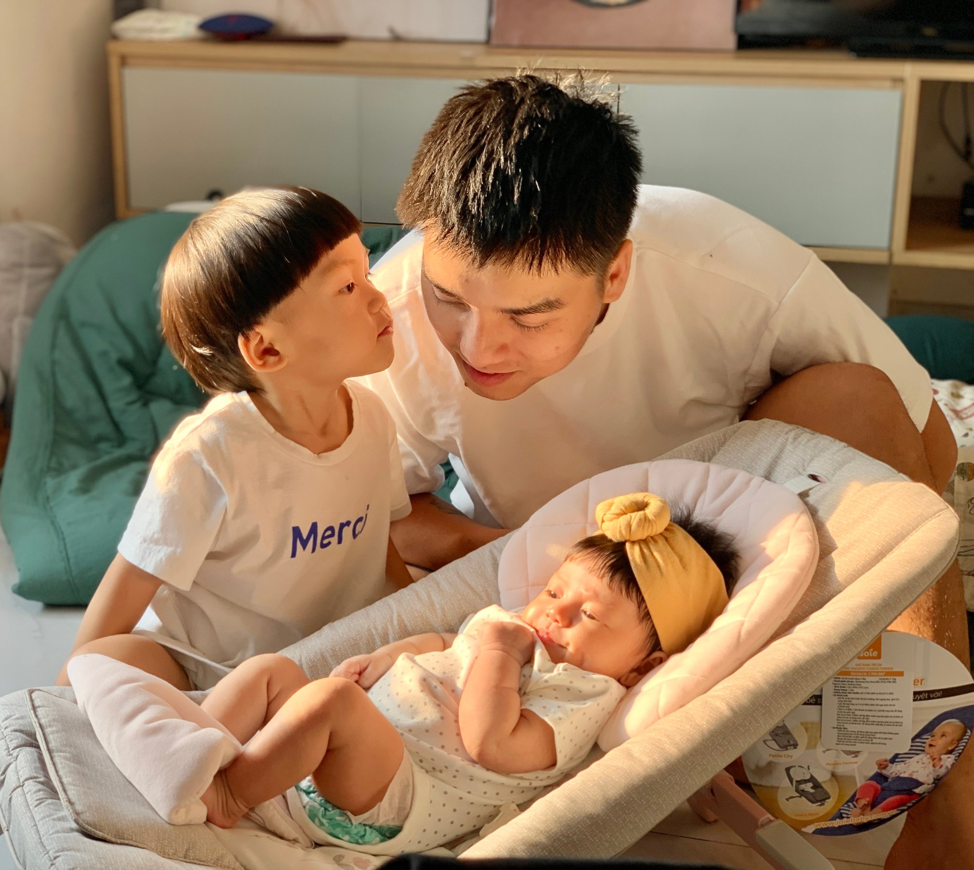 Diễn viên Ngọc Trai bật mí lý do chưa tổ chức đám cưới với bà xã dù đã có hai nhóc tỳ đáng yêu - Ảnh 2.