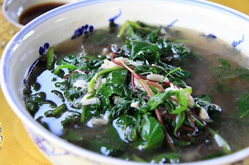 Kể chuyện làng: Canh rau tập tàng, món ăn gợi nhớ tuổi thơ làng cũ - Ảnh 2.