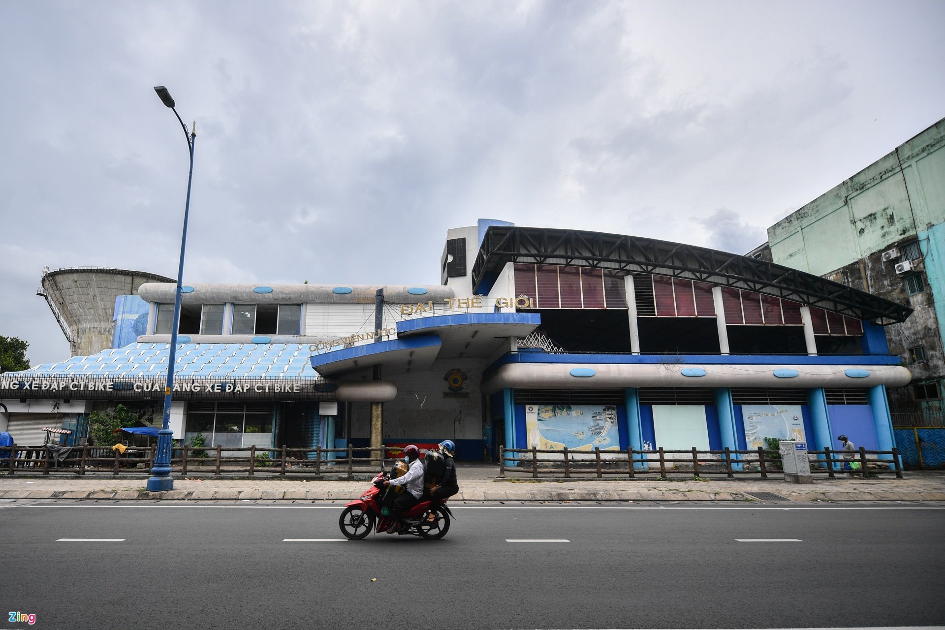 Cảnh hoang tàn tại công viên nước nổi tiếng một thời ở TP.HCM - Ảnh 1. Cảnh hoang tàn tại công viên nước nổi tiếng một thời ở TP.HCM - Ảnh 1.