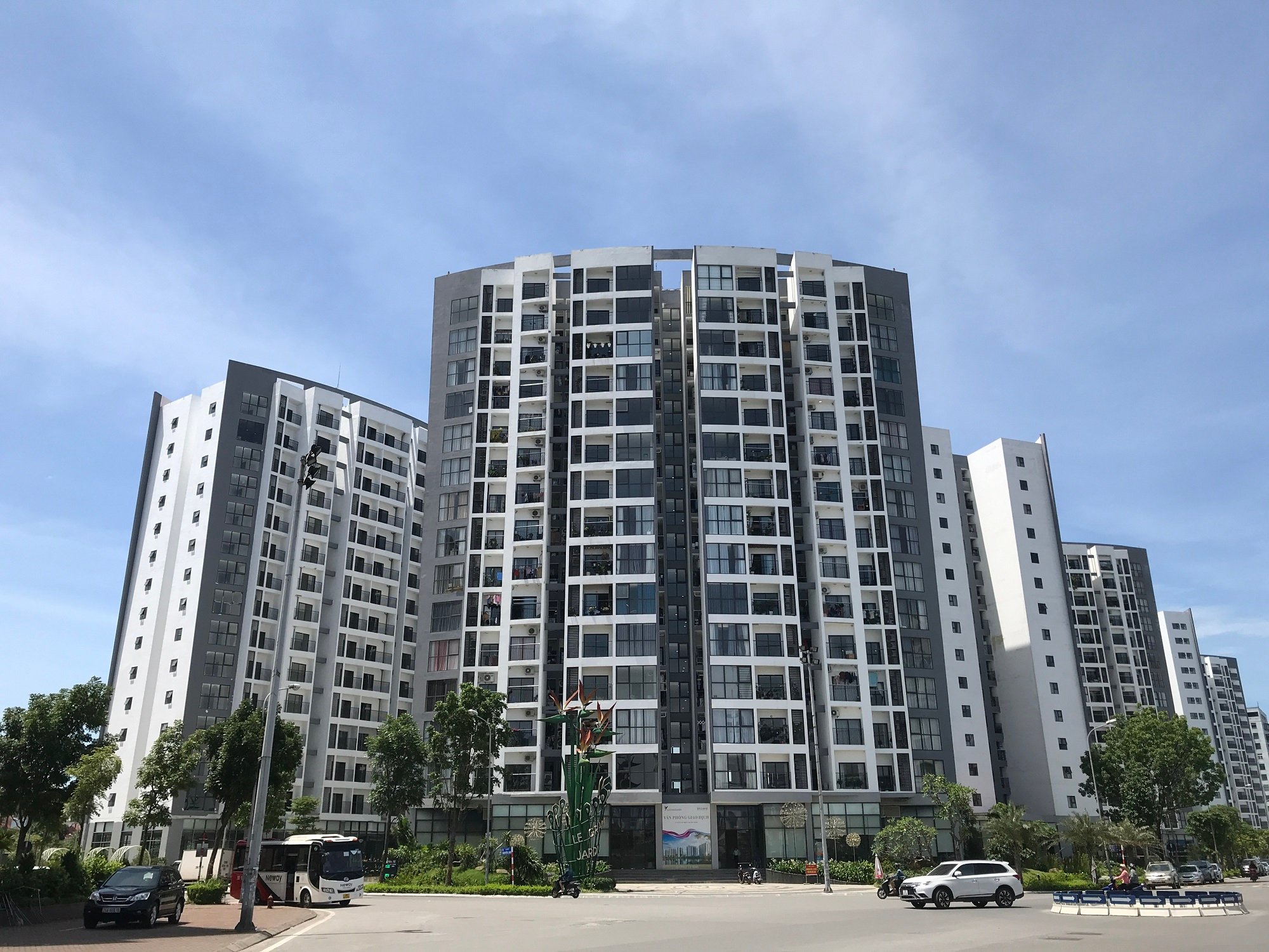 Giá chung cư tăng cao, có 2 tỷ đồng vẫn khó mua nhà (Ảnh: Thái Nguyễn)