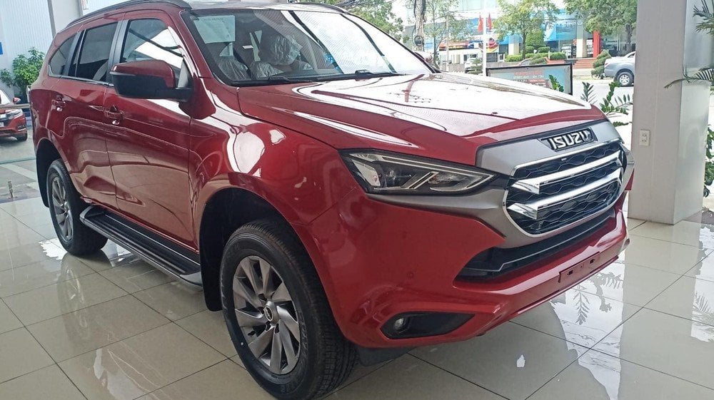 Giá lăn bánh Isuzu MU-X 2022 vừa ra mắt Việt Nam: Liệu đủ sức đầu Toyota Fortuner, Ford Everest - Ảnh 1.