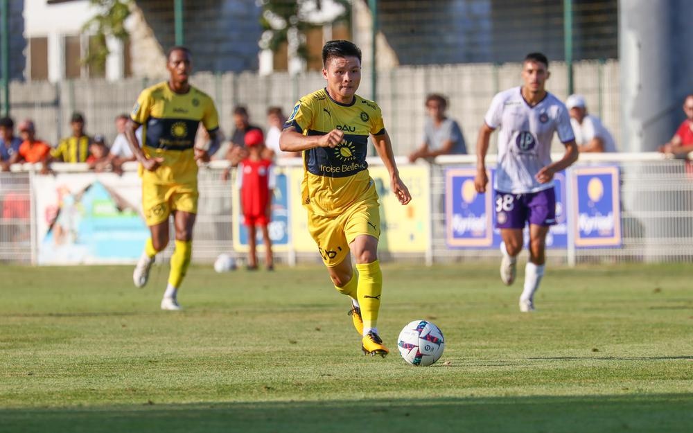 Quang Hải &quot;đá tổng duyệt&quot; cùng Pau FC trước khi Ligue 2 khai mạc - Ảnh 1.