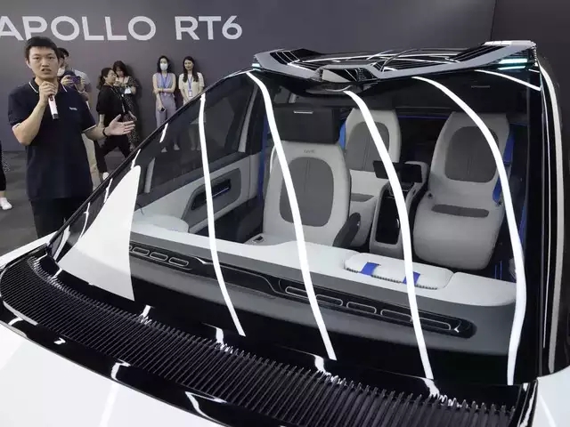 Robotaxi mới của Baidu có thể lái mà không cần vô lăng và rẻ hơn 50%. Ảnh: @AFP.