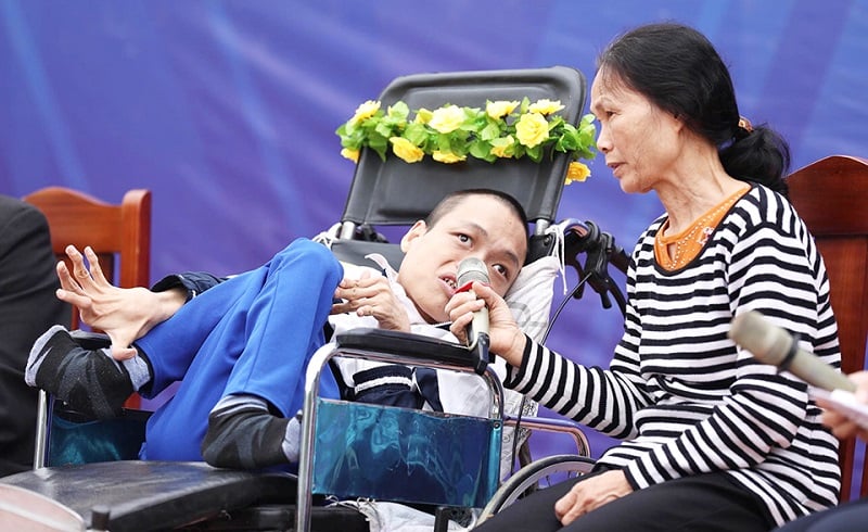Chàng trai khuyết tật Đỗ Hà Cừ: “Mẹ là đôi tay, là đôi chân, là trí óc, là tất cả cuộc đời tôi” - Ảnh 4.