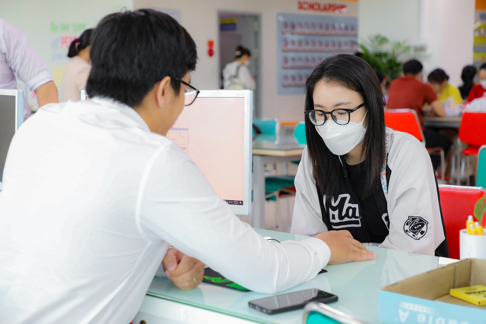 ĐH Kinh tế - Tài chính TP.HCM công bố điểm sàn phương thức xét kết quả kỳ thi tốt nghiệp, thấp nhất 16 điểm - Ảnh 2.