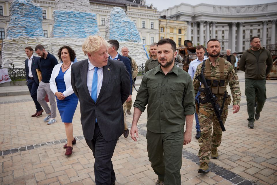 Người dân Ukraine ủng hộ đưa ông Boris Johnson lên làm Thủ tướng Ukraine - Ảnh 1.
