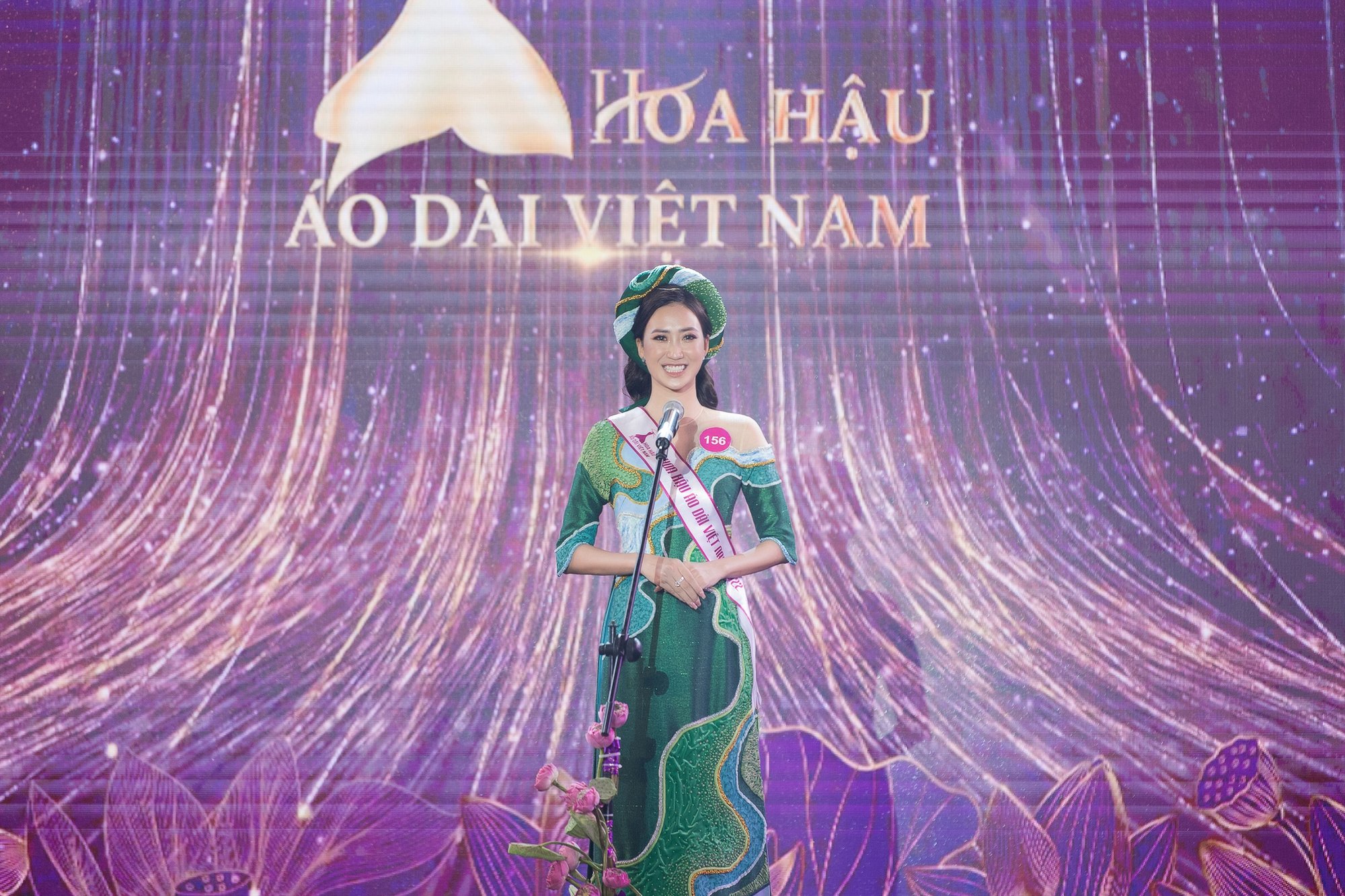 Người đẹp Tuyên Quang bật khóc khi nhận vương miện Hoa hậu Áo dài Việt Nam 2022 giá trị 3,2 tỷ đồng - Ảnh 3.