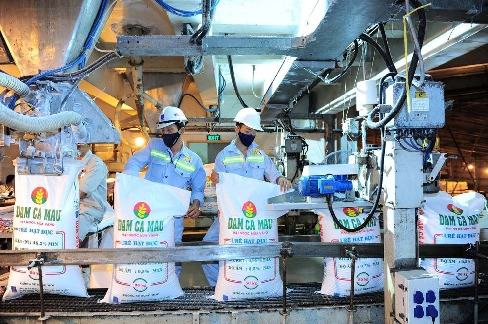 Giá phân bón tăng, giá nông sản giảm - nông dân buồn còn doanh nghiệp lại "ăn nên làm ra" - Ảnh 1. Giá phân bón tăng, giá nông sản giảm - nông dân buồn còn doanh nghiệp lại "ăn nên làm ra" - Ảnh 1.
