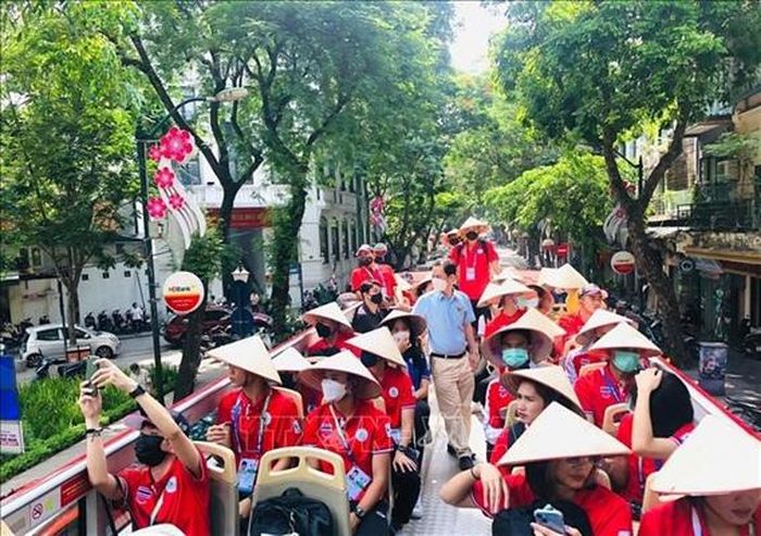 Du lịch Hà Nội phục hồi mạnh mẽ - Ảnh 1.