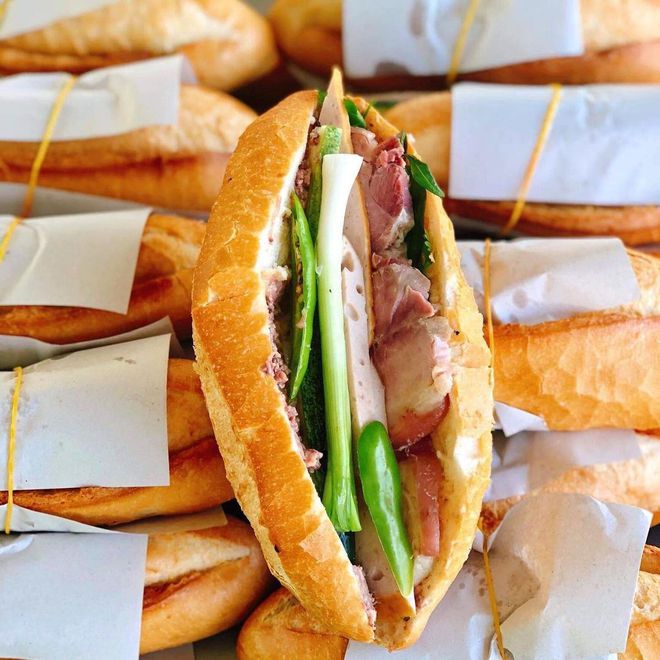 Bánh mì Việt Nam: Có gì đặc biệt mà đủ sức “cưa đổ cả thế giới” và xuất hiện trên trang chủ Google? - Ảnh 2.