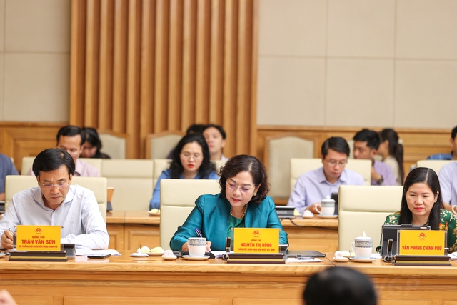 Chính phủ xác định tình hình có nhiều khó khăn, thách thức hơn là cơ hội và thuận lợi - Ảnh 2.