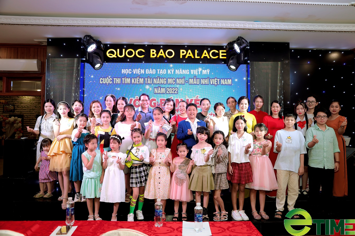 Quảng Nam: Trao 60 suất quà cho trẻ em nghèo, khó khăn học giỏi trong đêm chung kết MC nhí và mẫu nhí 2022 - Ảnh 1. Quảng Nam: Trao 60 suất quà cho trẻ em nghèo, khó khăn học giỏi trong đêm chung kết MC nhí và mẫu nhí 2022 - Ảnh 1.