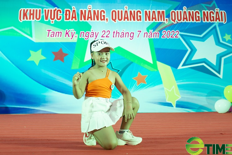 Quảng Nam: Trao 60 suất quà cho trẻ em nghèo, khó khăn học giỏi trong đêm chung kết MC nhí và mẫu nhí 2022 - Ảnh 5. Quảng Nam: Trao 60 suất quà cho trẻ em nghèo, khó khăn học giỏi trong đêm chung kết MC nhí và mẫu nhí 2022 - Ảnh 5.