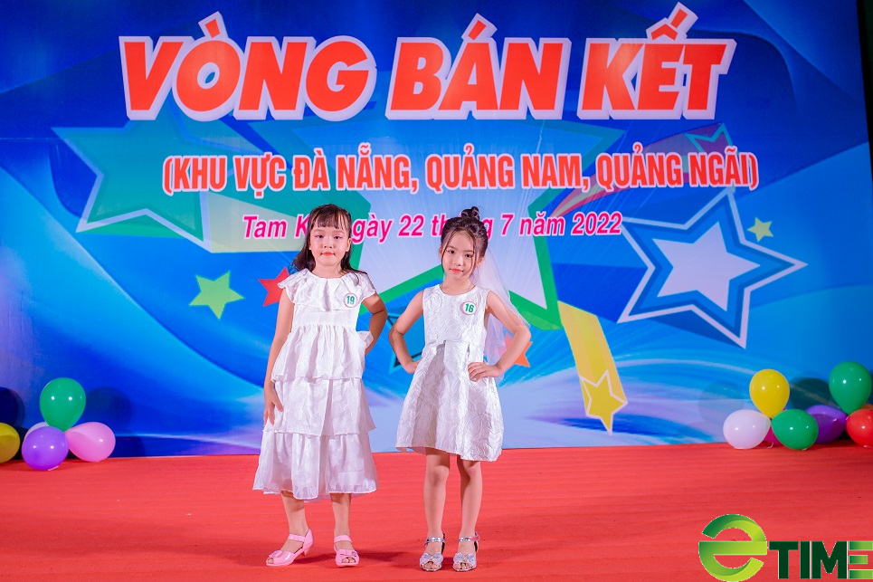Quảng Nam: Trao 60 suất quà cho trẻ em nghèo, khó khăn học giỏi trong đêm chung kết MC nhí và mẫu nhí 2022 - Ảnh 6. Quảng Nam: Trao 60 suất quà cho trẻ em nghèo, khó khăn học giỏi trong đêm chung kết MC nhí và mẫu nhí 2022 - Ảnh 6.