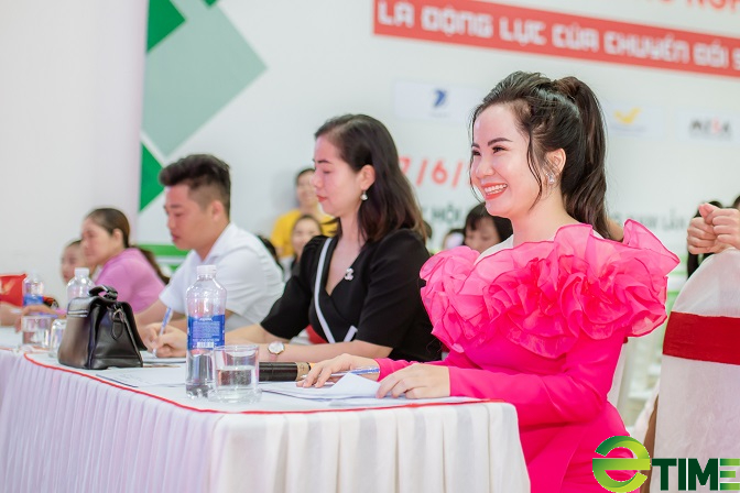 Quảng Nam: Trao 60 suất quà cho trẻ em nghèo, khó khăn học giỏi trong đêm chung kết MC nhí và mẫu nhí 2022 - Ảnh 7. Quảng Nam: Trao 60 suất quà cho trẻ em nghèo, khó khăn học giỏi trong đêm chung kết MC nhí và mẫu nhí 2022 - Ảnh 7.