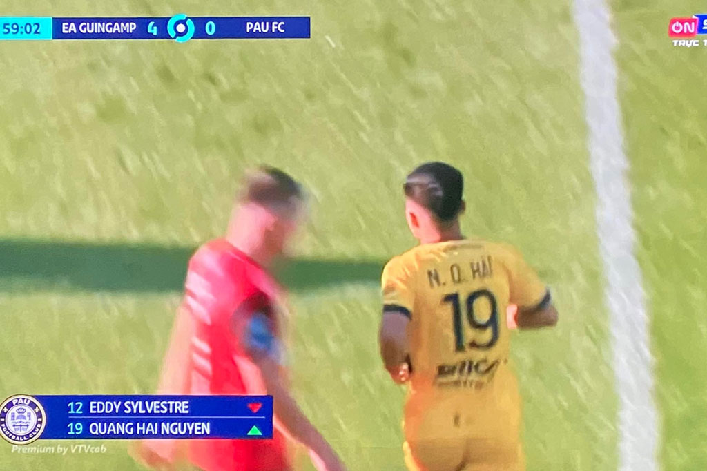 CĐV Việt Nam ủng hộ HLV Pau FC cất Quang Hải trên ghế dự bị  - Ảnh 2.