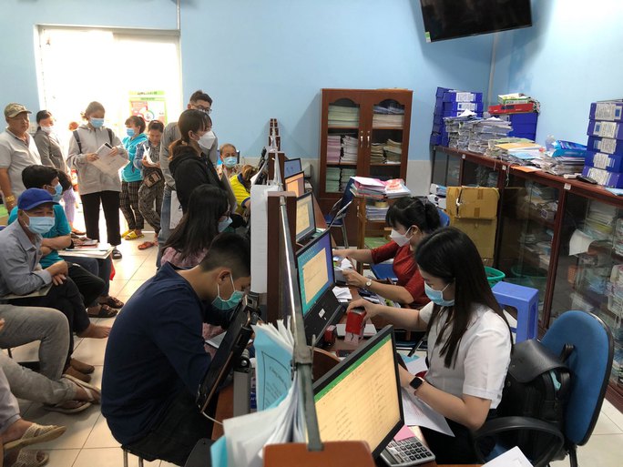 TP.HCM đối mặt yêu cầu tinh giản biên chế: Bài 1: Quá tải từ cấp phường, xã - Ảnh 1.